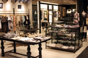 TORNADO MART WORLD 表参道店