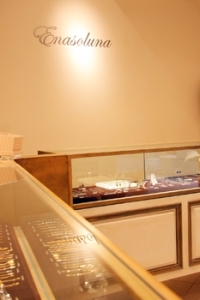 ENASOLUNA 神宮前本店